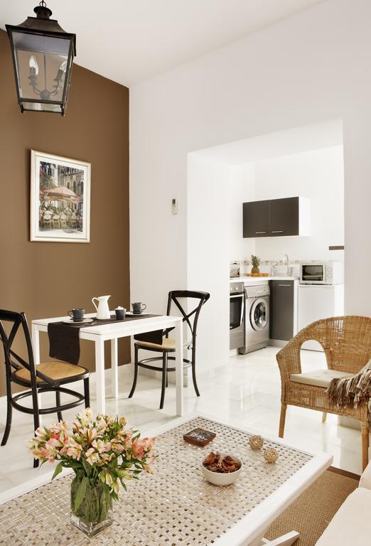 Apartamentos Mariscal Seville Exterior photo