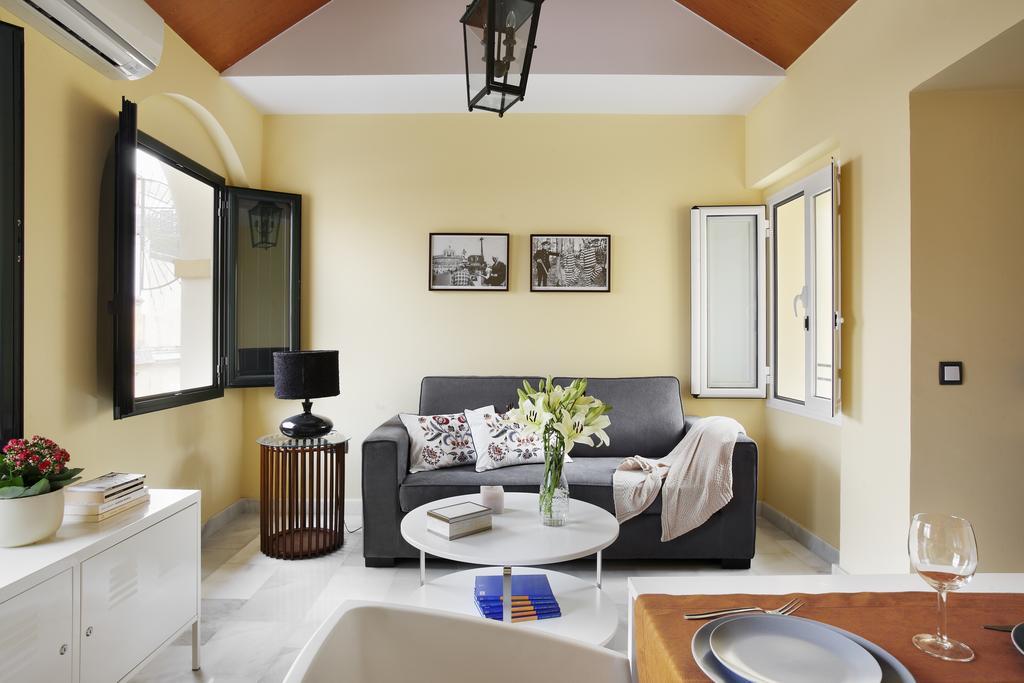 Apartamentos Mariscal Seville Exterior photo
