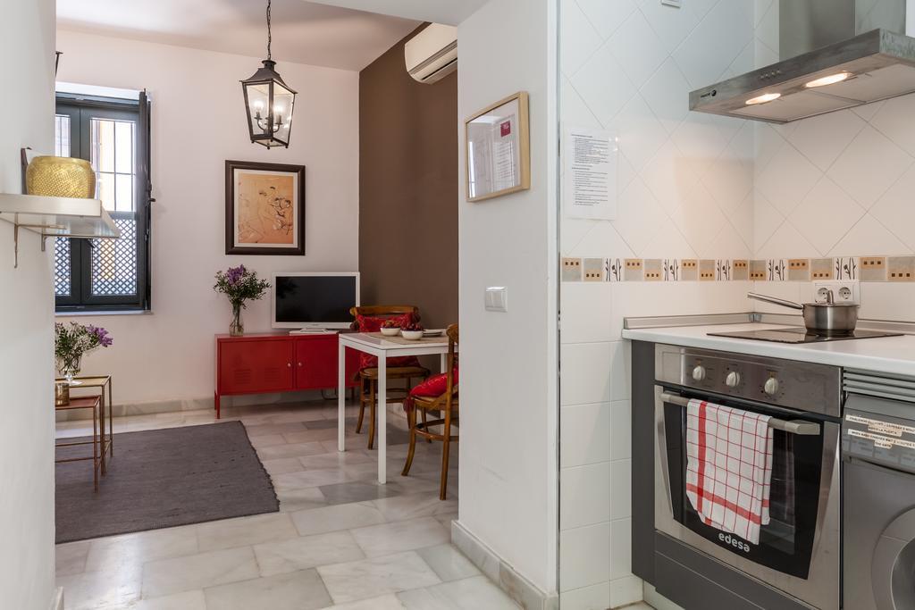 Apartamentos Mariscal Seville Exterior photo