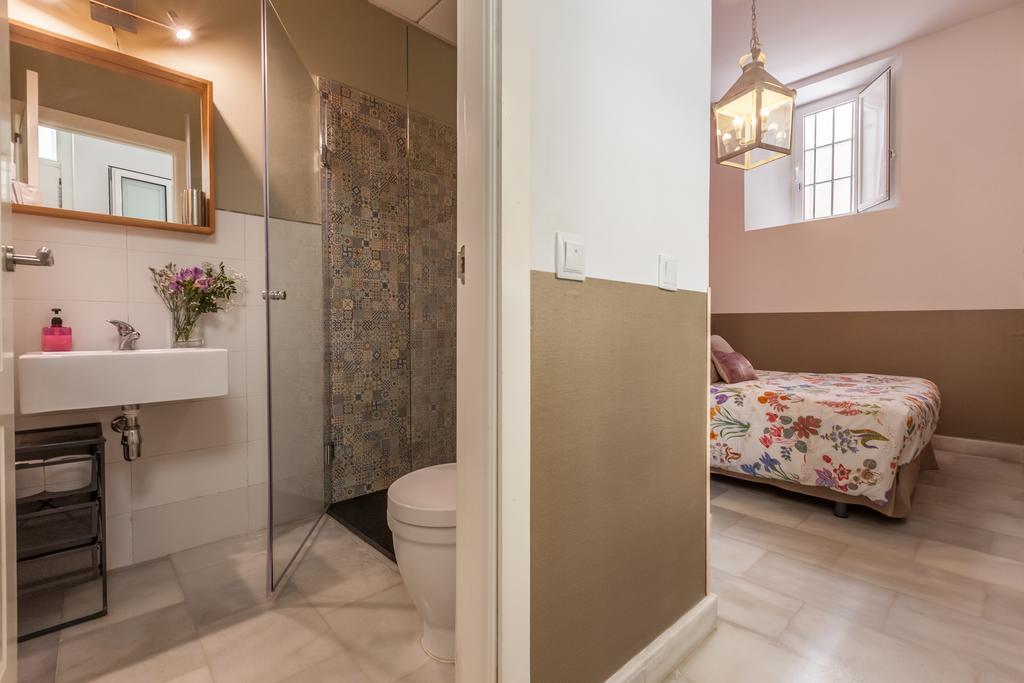 Apartamentos Mariscal Seville Exterior photo
