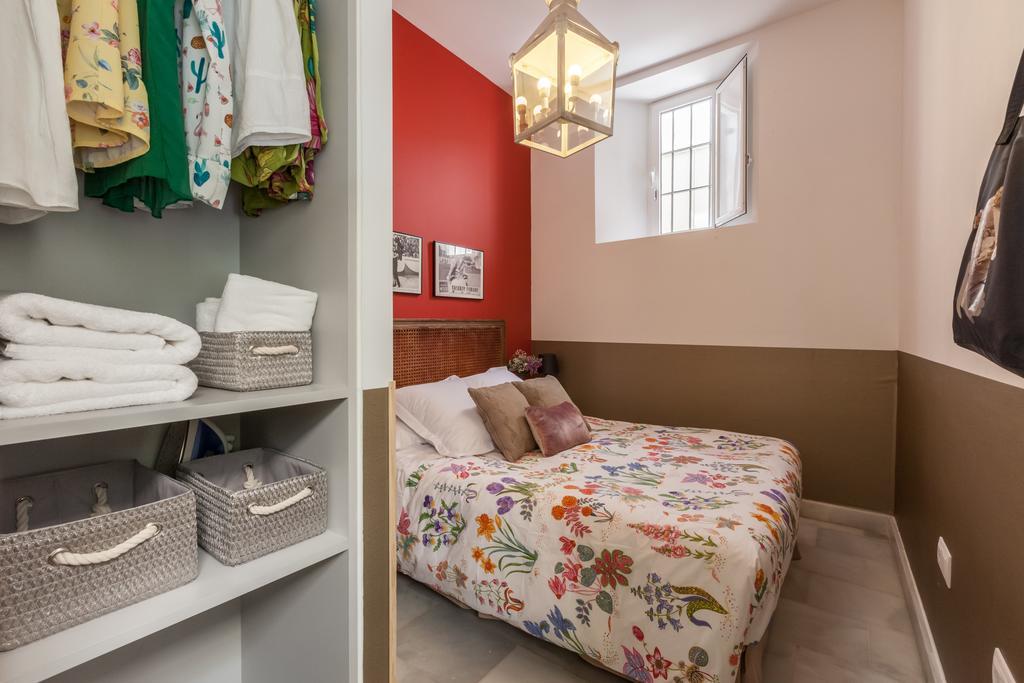 Apartamentos Mariscal Seville Exterior photo