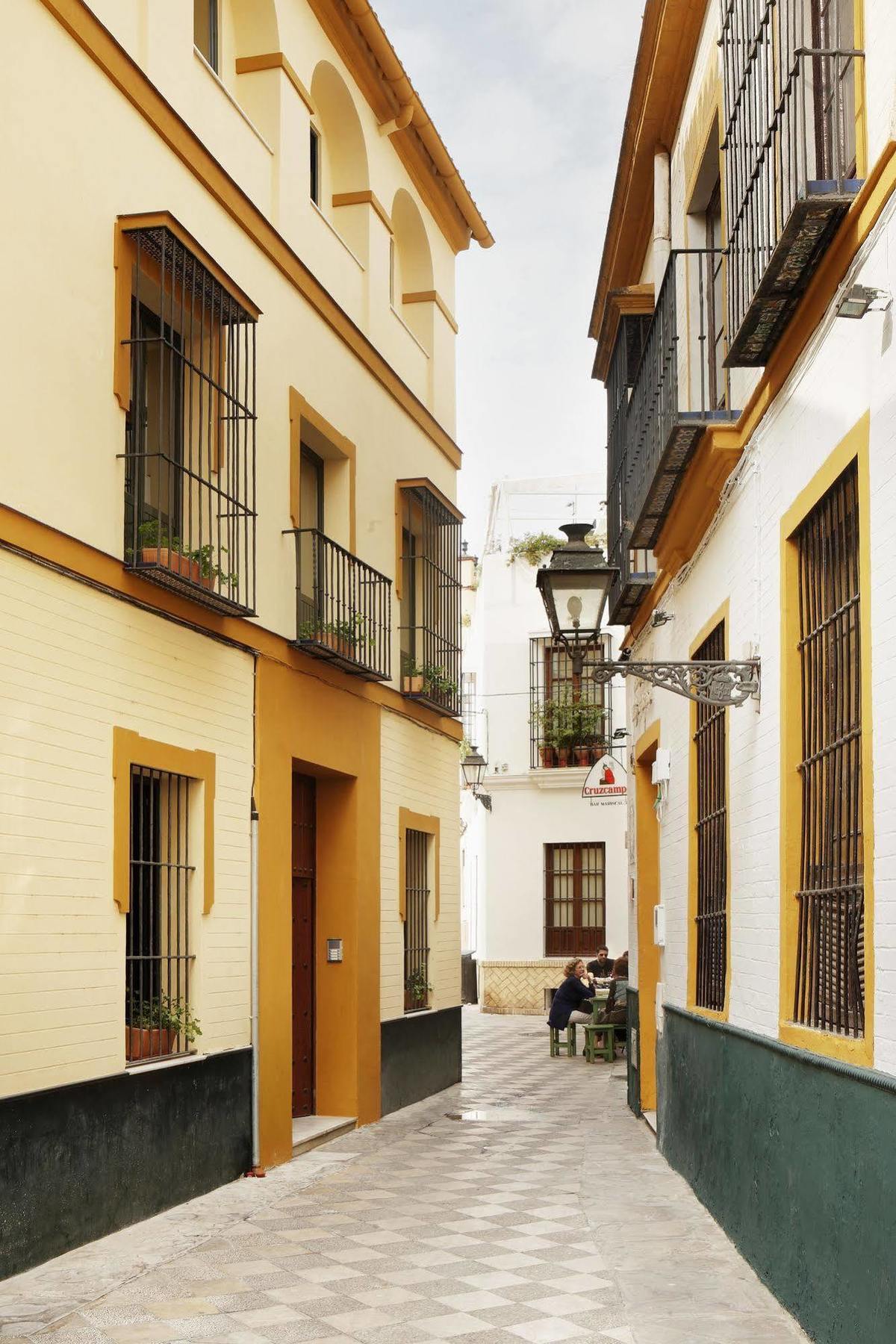 Apartamentos Mariscal Seville Exterior photo