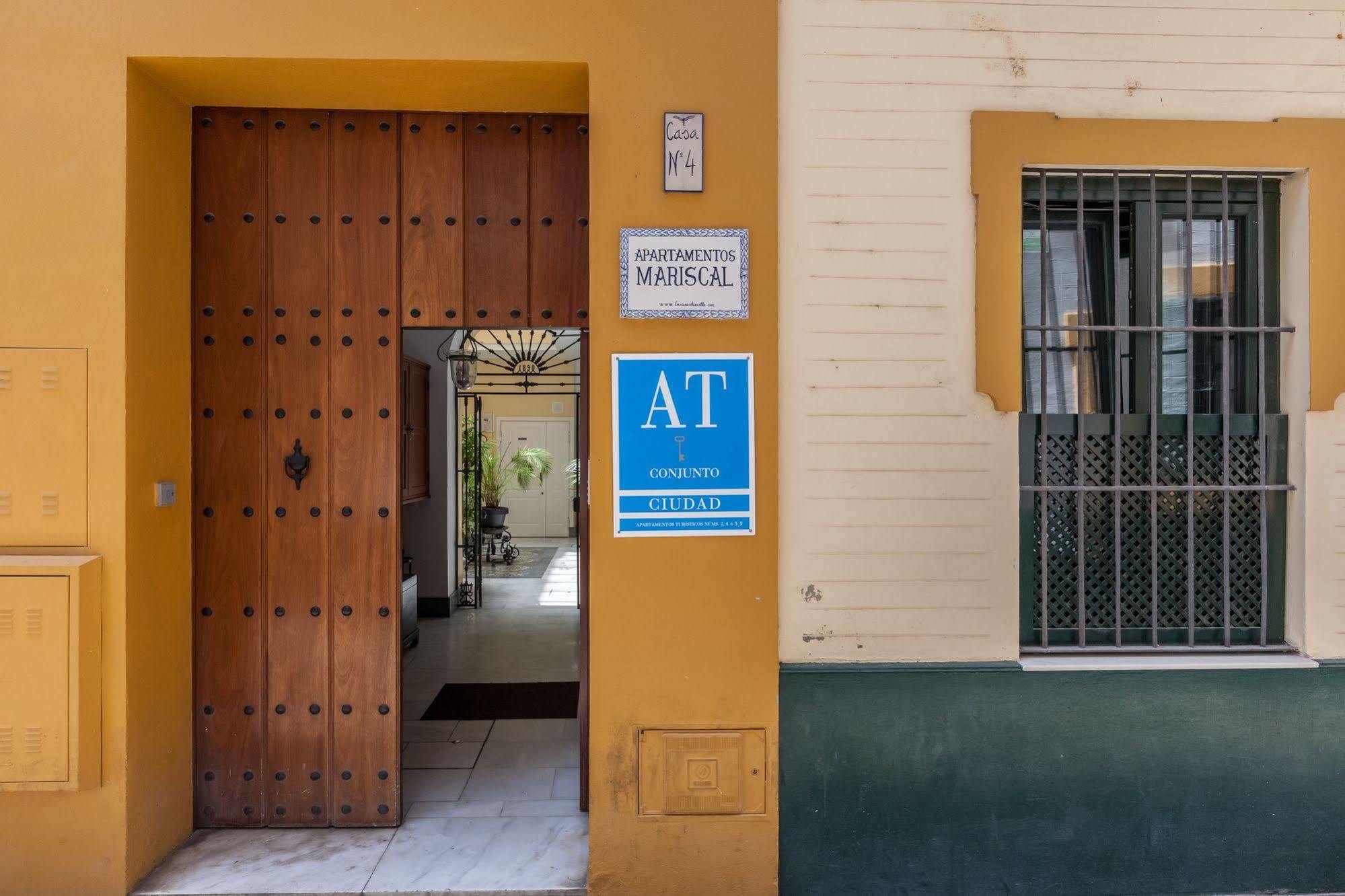 Apartamentos Mariscal Seville Exterior photo