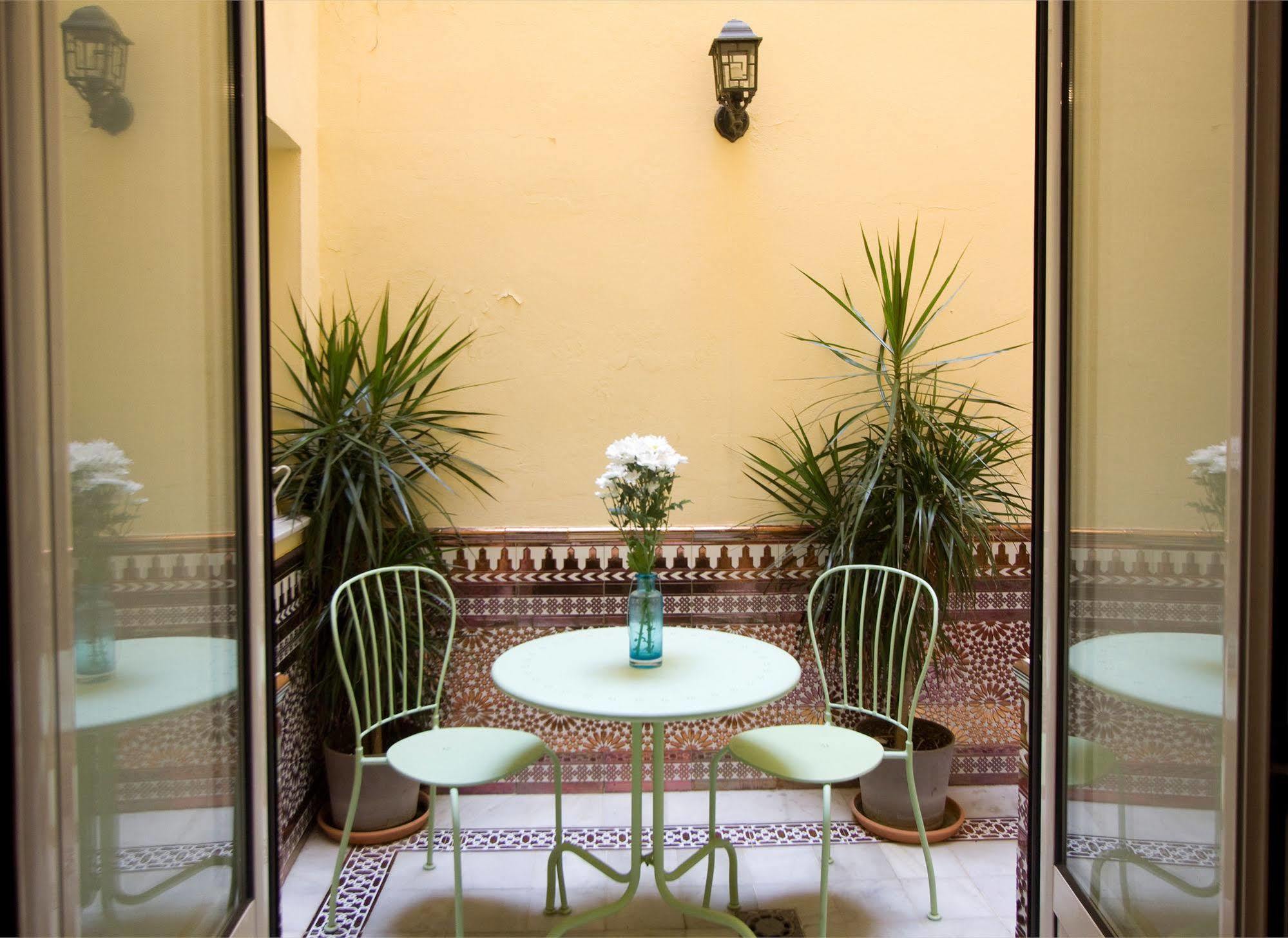 Apartamentos Mariscal Seville Exterior photo