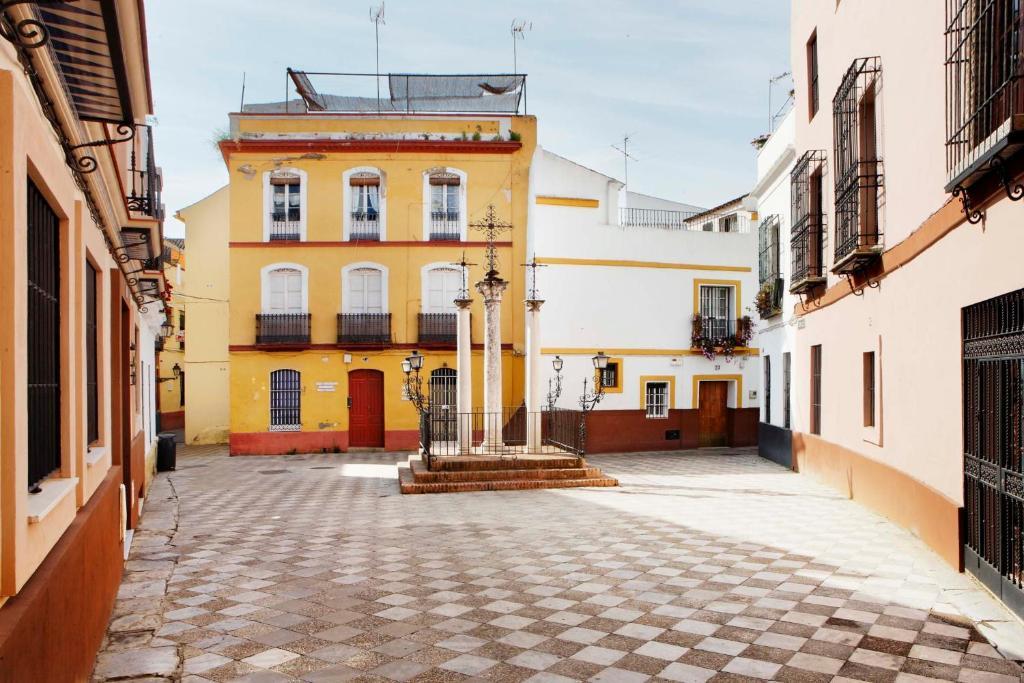 Apartamentos Mariscal Seville Exterior photo